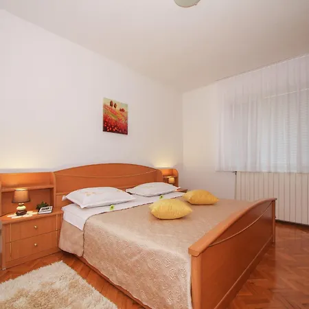 Boutique With Garden In Apartment Trogir