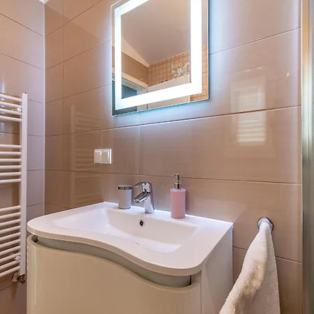 Boutique With Garden In Apartment Trogir
