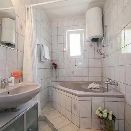 Apartment Boutique With Garden In Trogir