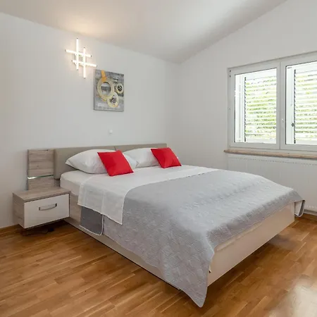 Boutique With Garden In Apartment Trogir