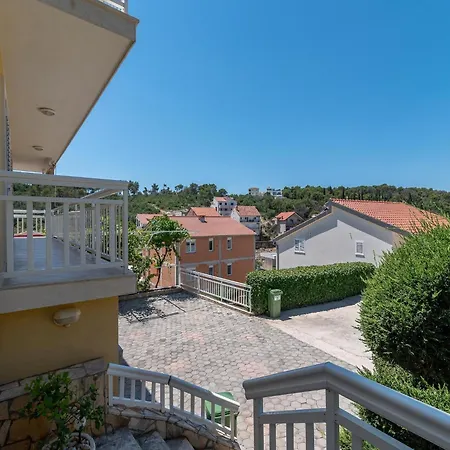 Apartment Boutique With Garden In Trogir