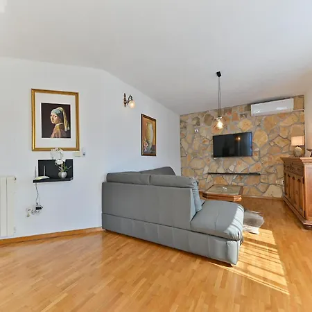 Apartment Boutique With Garden In