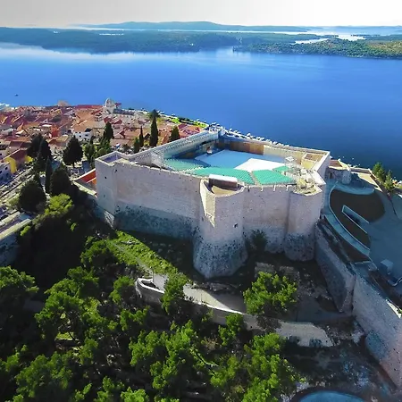 Apartment Boutique With Garden In Trogir