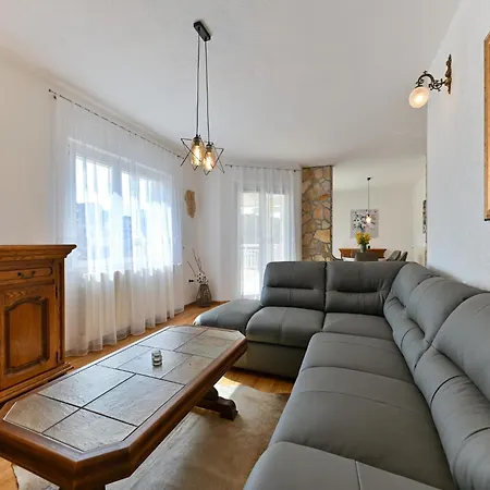 Boutique With Garden In Apartment