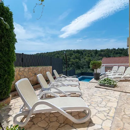 Apartment Boutique With Garden In